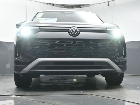 New 2026 Volkswagen Tiguan SE image 33