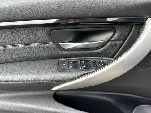 Used 2017 BMW 330i Sedan image 10
