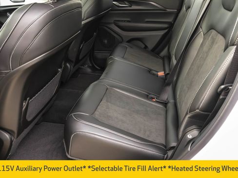 New 2025 Jeep Grand Cherokee Altitude image 9