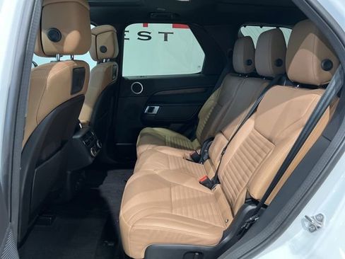 Used 2024 Land Rover Discovery Dynamic SE image 36