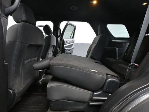 Used 2017 Ford Explorer XLT AWD/4WD image 35