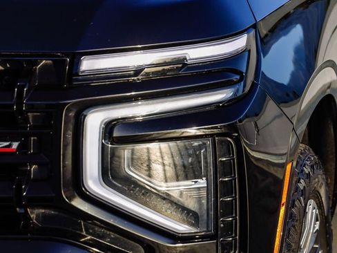 Used 2025 Chevrolet Suburban Z71 image 6