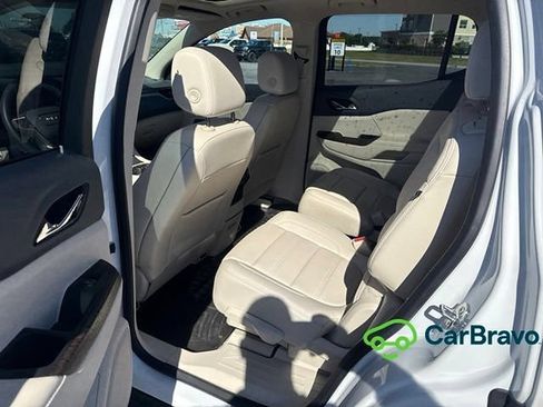 Used 2023 GMC Acadia Denali w/ Denali Ultimate Package FWD image 9