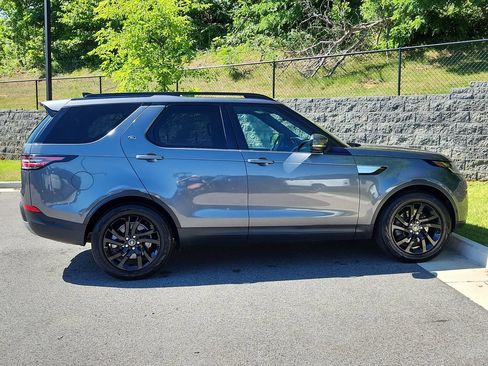 Used 2017 Land Rover Discovery HSE AWD/4WD image 11