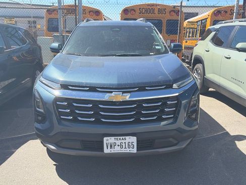 Used 2025 Chevrolet Equinox LT w/ Convenience Package II FWD image 3
