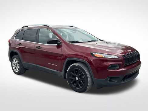 Used 2018 Jeep Cherokee Latitude w/ Cold Weather Group FWD image 9