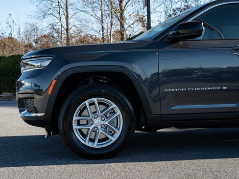 Used 2025 Jeep Grand Cherokee L Laredo RWD image 4