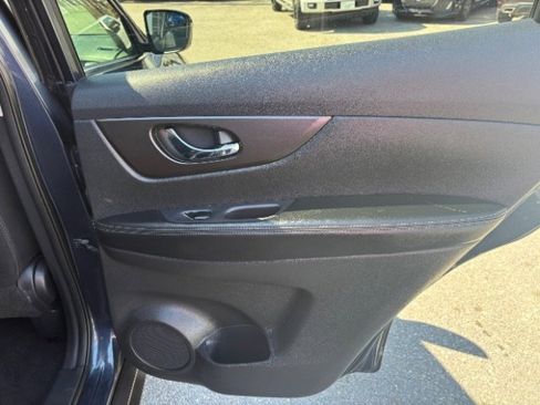 Used 2014 Nissan Rogue SV image 46