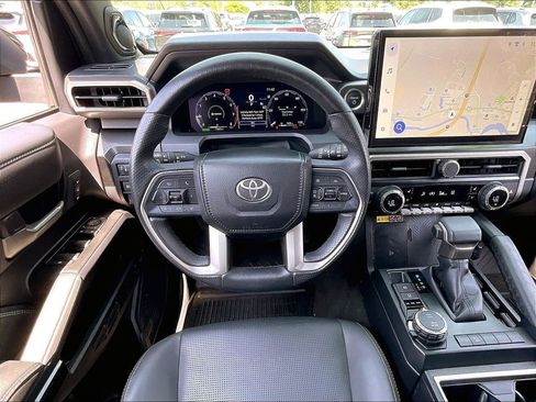 Used 2025 Toyota 4Runner Limited AWD/4WD image 16