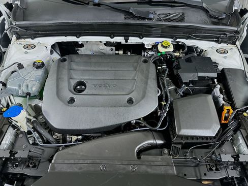 Used 2023 Volvo XC40 B4 Plus w/ Driver Assist Package FWD image 34