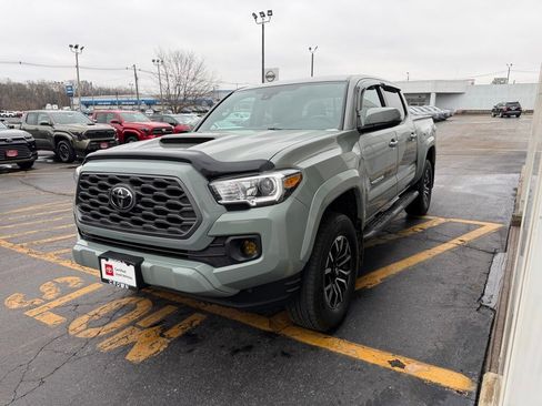 Used 2022 Toyota Tacoma TRD Sport image 9