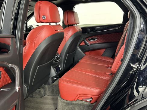 Used 2017 Bentley Bentayga image 27