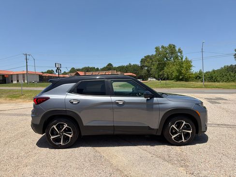 Used 2021 Chevrolet TrailBlazer RS w/ Sun and Liftgate Package FWD image 12