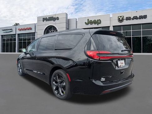 New 2026 Chrysler Pacifica Select FWD image 7