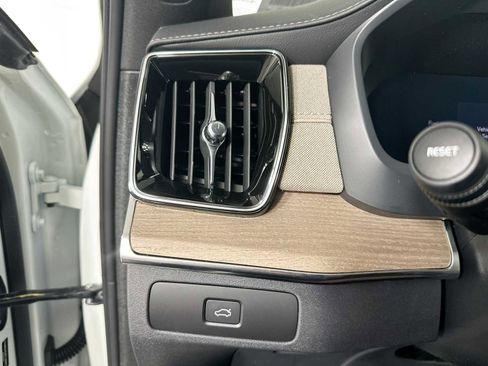 New 2025 Volvo XC90 B6 Plus w/ Protection Package Premier image 10