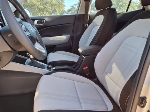 New 2025 Hyundai Venue SEL image 13