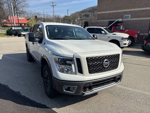 Used 2018 Nissan Titan PRO-4X w/ Pro-4x Convenience Package image 1