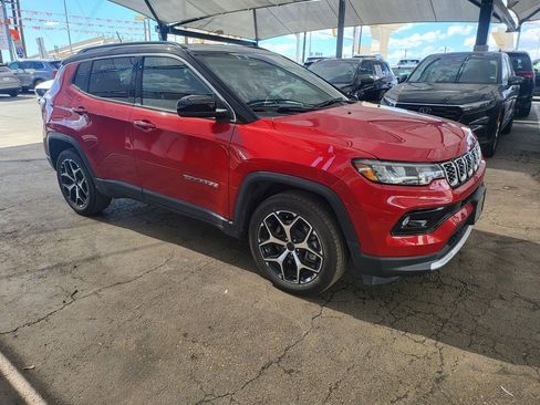 Used 2025 Jeep Compass Limited image 3