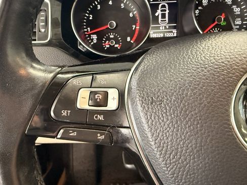 Used 2016 Volkswagen Jetta SEL Premium w/ Lighting Package image 28