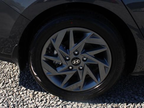 Used 2024 Hyundai Elantra Blue FWD image 7