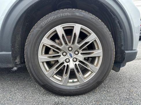 Used 2025 Ford Explorer Platinum AWD/4WD image 16