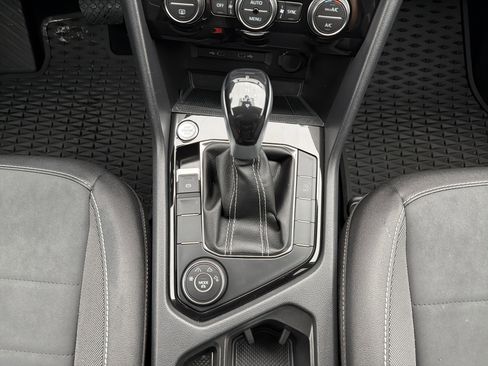 Used 2024 Volkswagen Taos SE image 23