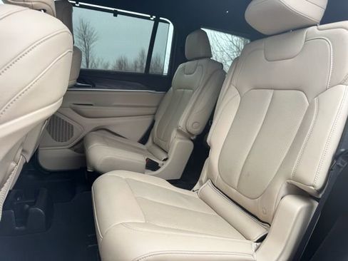 Used 2023 Jeep Grand Cherokee L Limited w/ Luxury Tech Group II image 17