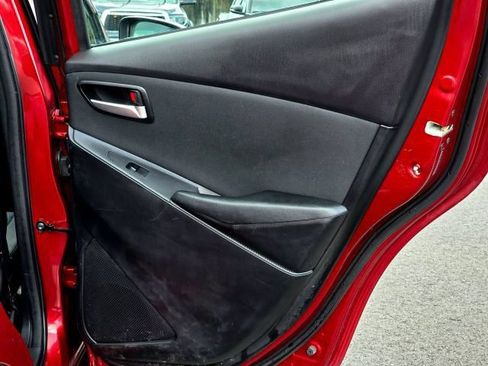 Used 2019 Toyota Yaris LE FWD image 31