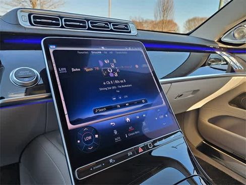 Certified 2024 Mercedes-Benz Maybach S 580 4MATIC image 32