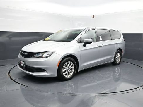Used 2023 Chrysler Voyager LX FWD image 9