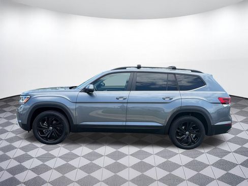 Used 2023 Volkswagen Atlas SE AWD/4WD image 2