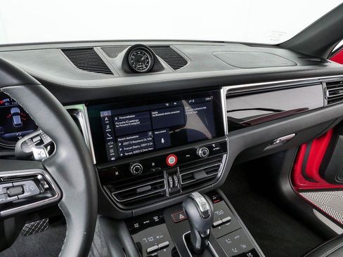 Certified 2022 Porsche Macan S AWD/4WD image 12