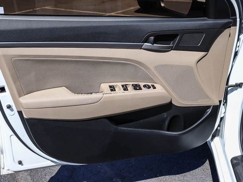 Used 2017 Hyundai Elantra SE w/ SE A/T Tech Package 03 image 26