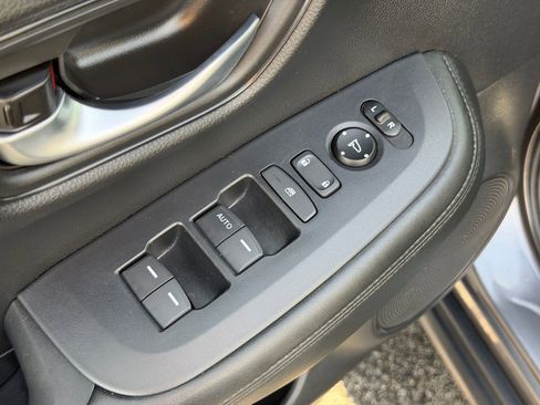 Used 2024 Honda HR-V LX image 13