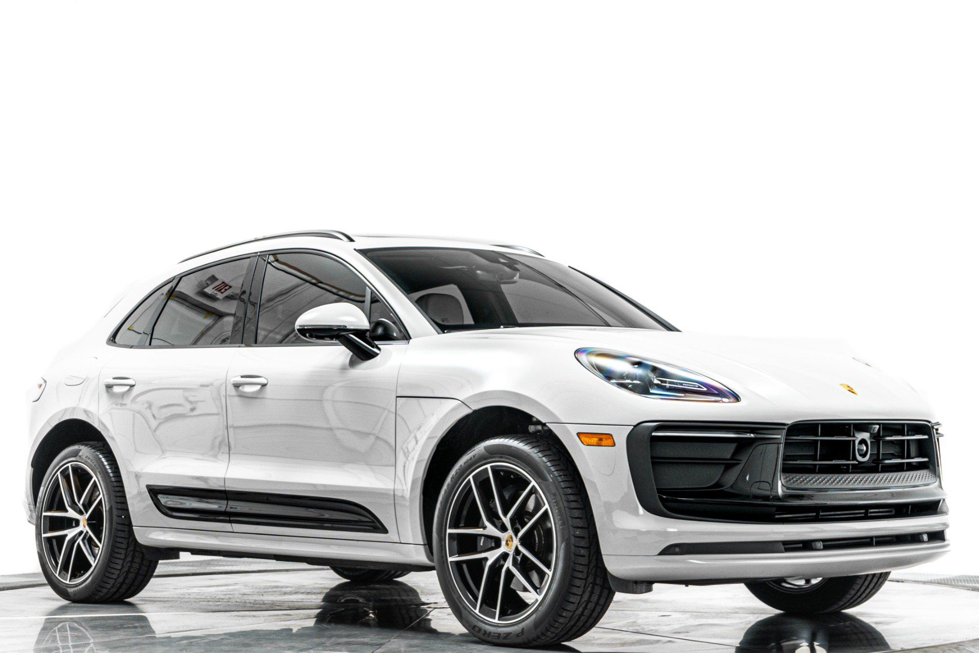 Used 2026 Porsche Macan AWD/4WD image 33