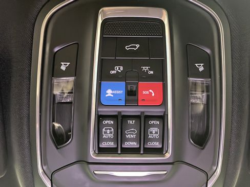 Used 2025 Jeep Grand Cherokee Limited w/ Luxury Tech Group II AWD/4WD image 32