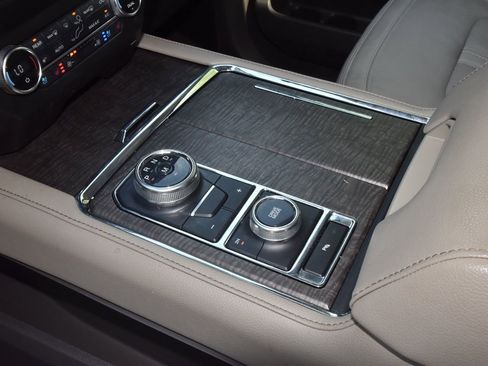 Used 2020 Ford Expedition Limited w/ Equipment Group 301A image 31