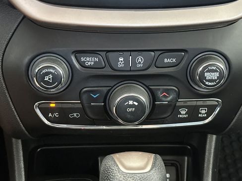 Used 2017 Jeep Cherokee Latitude w/ True North Edition AWD/4WD image 21