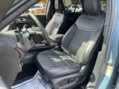 Used 2025 Ford Explorer ST-Line w/ Premium Package image 33