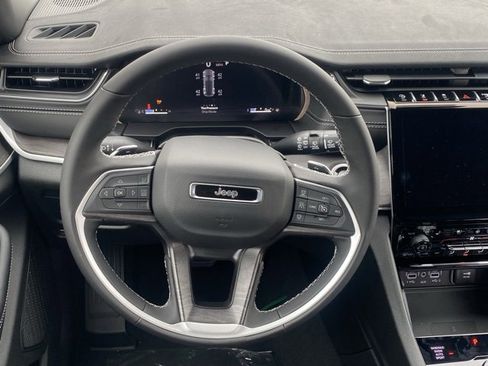 New 2025 Jeep Grand Cherokee Limited w/ Luxury Tech Group II image 37