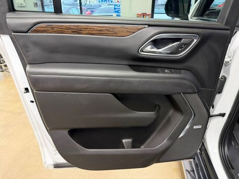 Used 2023 Chevrolet Suburban Premier image 22