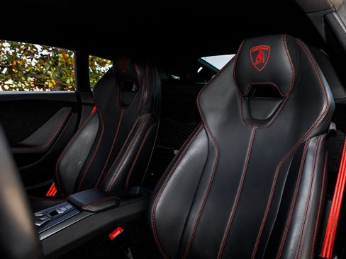 Used 2022 Lamborghini Huracan EVO RWD image 15
