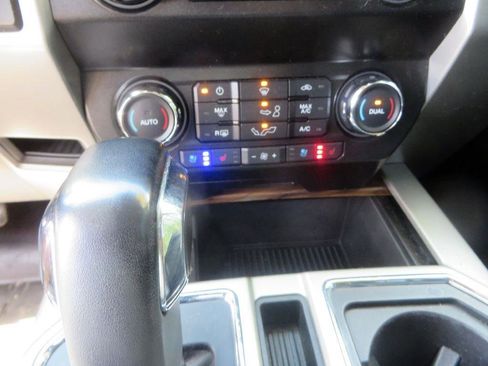 Used 2019 Ford F150 Lariat image 23