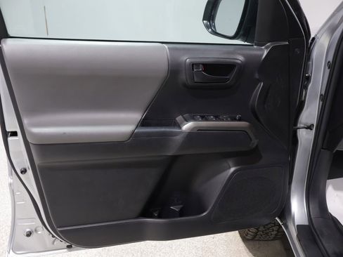 Used 2022 Toyota Tacoma SR5 w/ Technology Package AWD/4WD image 13