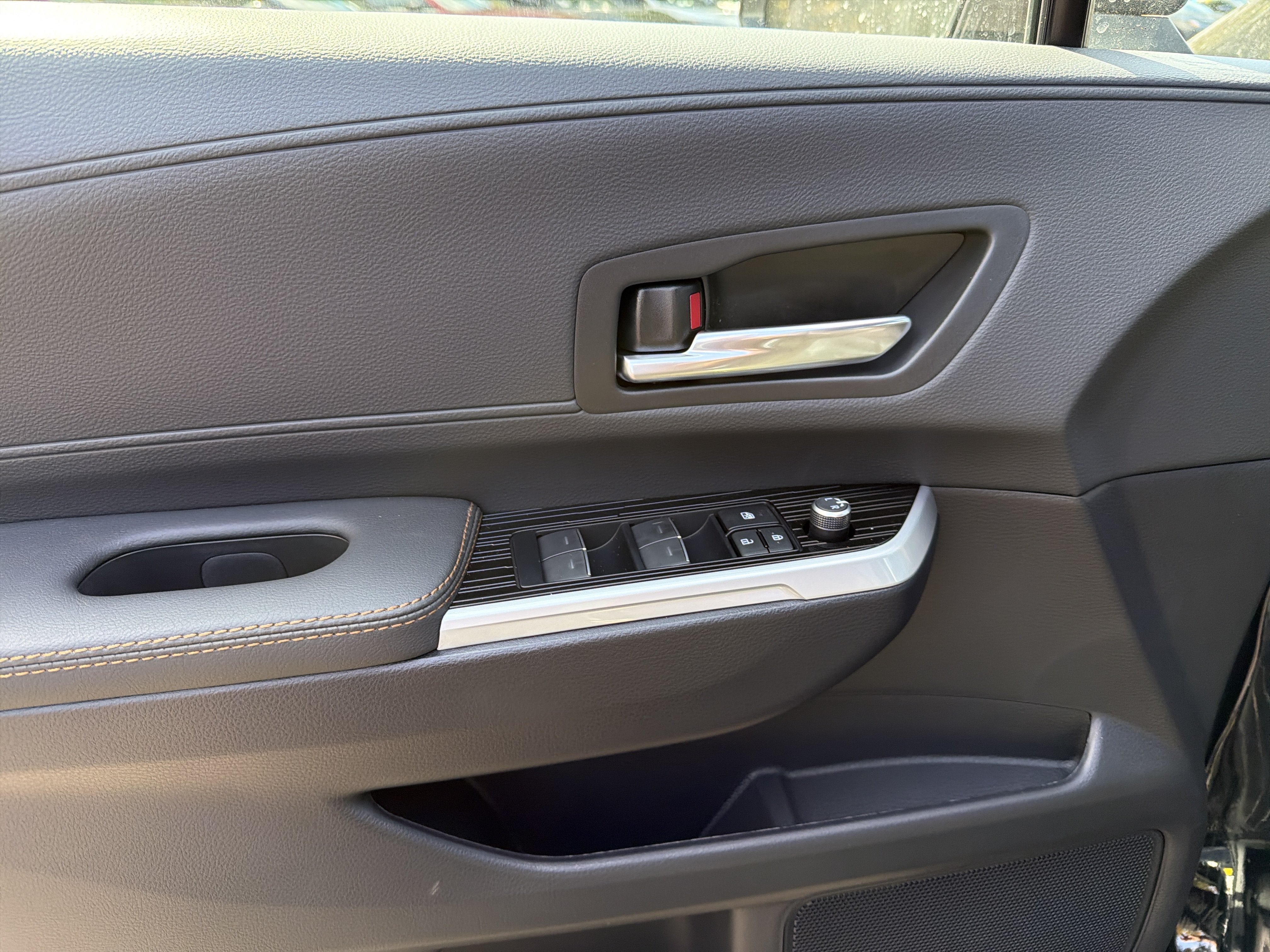 New 2026 Toyota Sienna XLE Woodland Edition AWD/4WD image 8