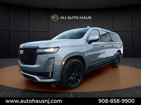 Used 2024 Cadillac Escalade ESV Sport w/ LPO, ONYX Package image 4