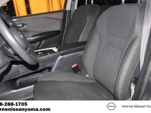 Used 2023 Nissan Rogue S image 4