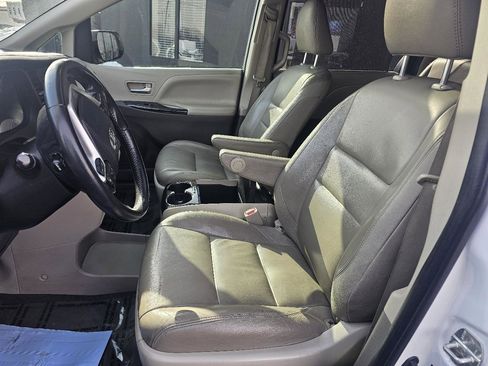 Used 2020 Toyota Sienna XLE image 17