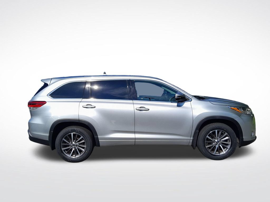Used 2018 Toyota Highlander XLE AWD/4WD image 9