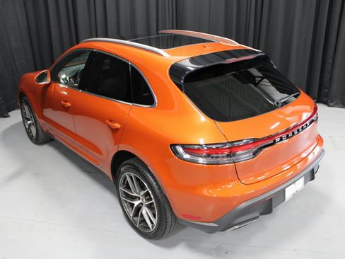 Certified 2025 Porsche Macan image 9